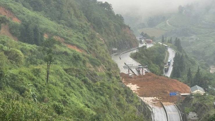 Lào Cai công bố tình huống khẩn cấp về sạt lở tại Trạm thu phí BOT Lào Cai – Sa Pa