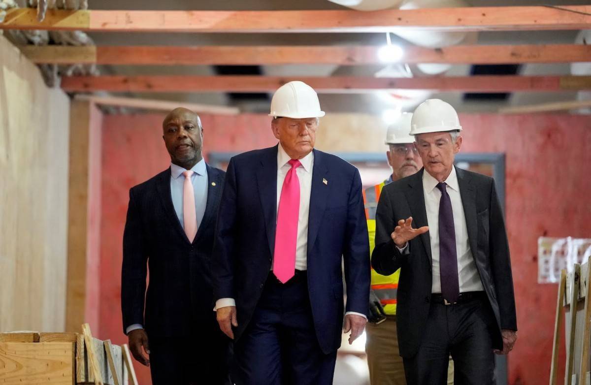 Ông Trump thăm trụ sở Fed, tiếp tục gây sức ép về lãi suất