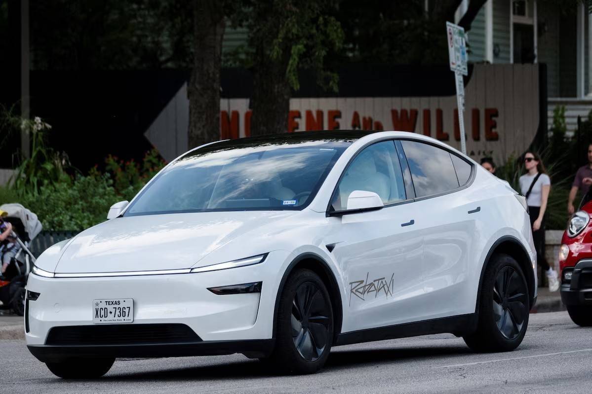 Tesla gặp khó: Phải đặt cược vào robotaxi để cứu doanh thu