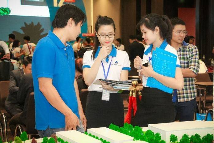 Thị trường bất động sản tràn lan "đào tạo chui"