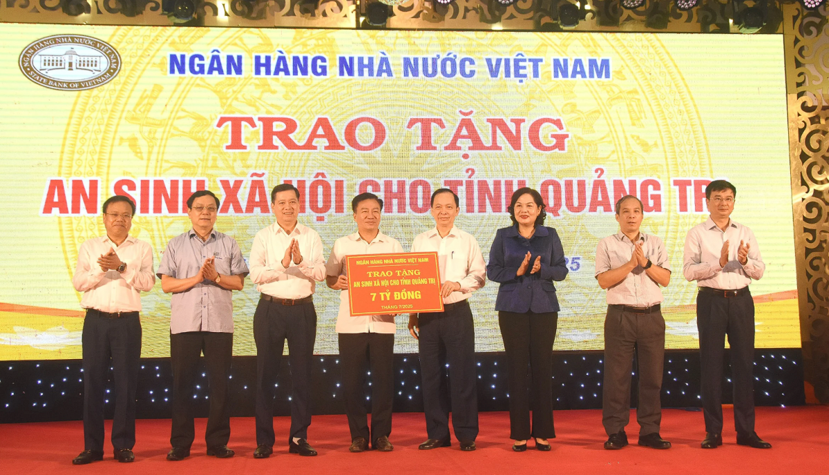 Ngân hàng Nhà nước trao 7 tỉ đồng hỗ trợ an sinh xã hội tỉnh Quảng Trị