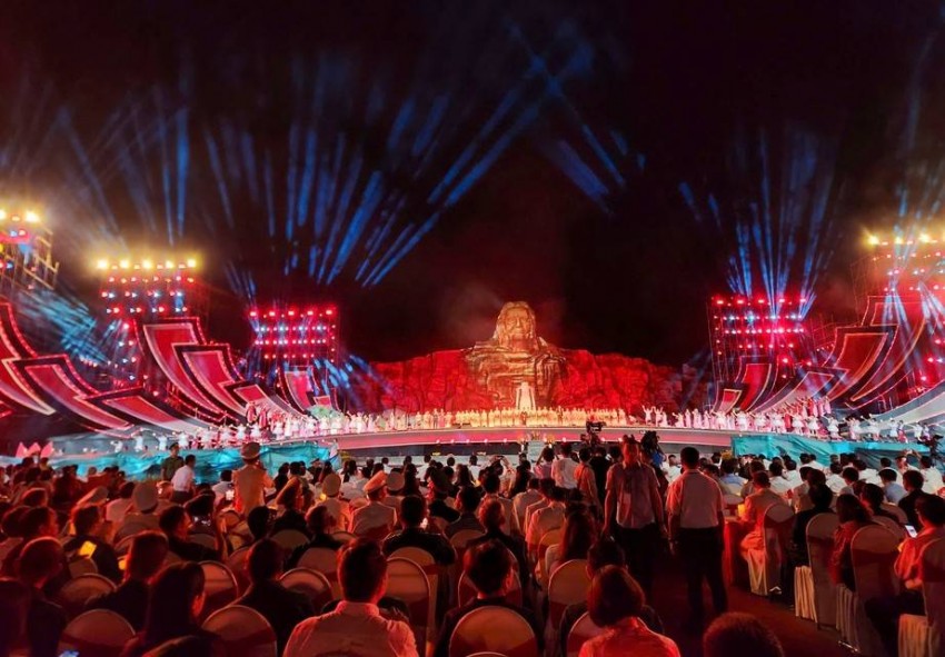 các tiết mục nghệ thuật đặc sắc đã góp phần khơi dậy niềm tự hào, lòng biết ơn sâu sắc với thế hệ đi trước - những người đã hy sinh vì độc lập, tự do của Tổ quốc - để từ đó thêm trân trọng giá trị của hòa bình hôm nay.