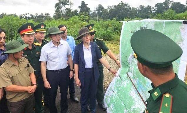 Đoàn công tác của tỉnh Quảng Ngãi khảo sát điểm dự kiến mở cửa khẩu phụ Hồ Le
