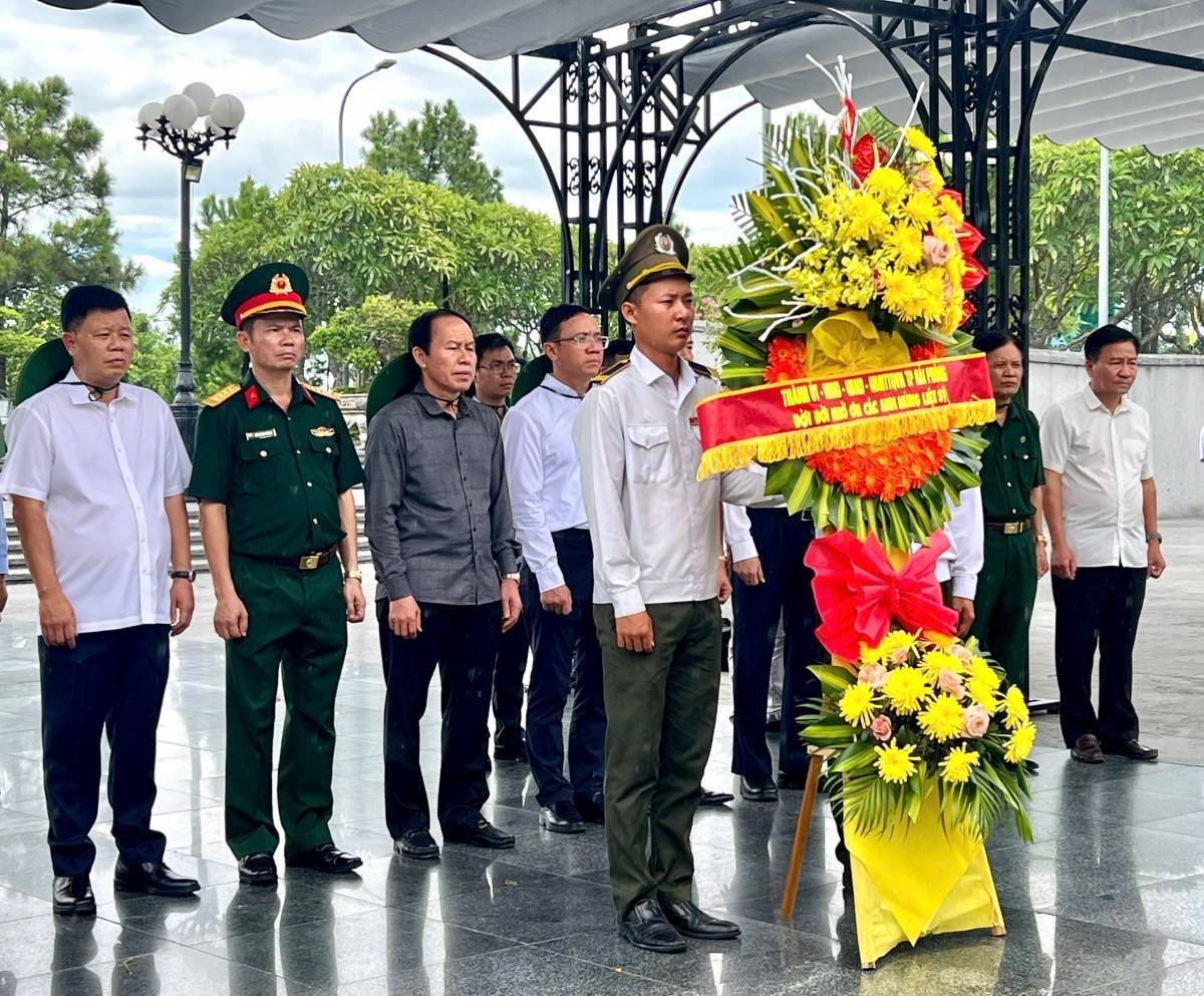 Đoàn công tác TP. Hải Phòng tổ chức các hoạt động tri ân tại Quảng Trị