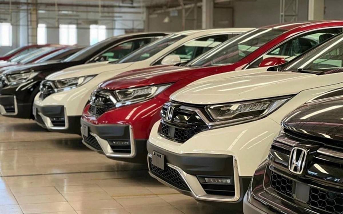 Ô tô nhập khẩu tăng mạnh, thị trường nội địa khởi sắc