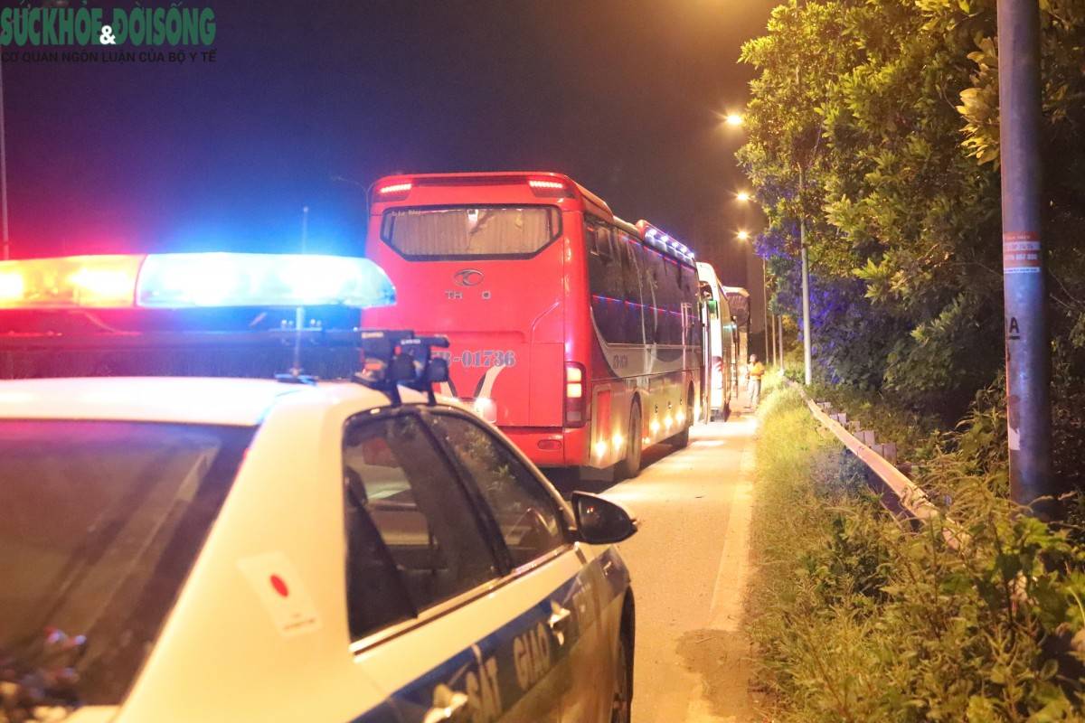 Cảnh sát giao thông Hà Nội mạnh tay xử lý xe khách vi phạm Cảnh sát giao thông Hà Nội mạnh tay xử lý xe khách vi phạm