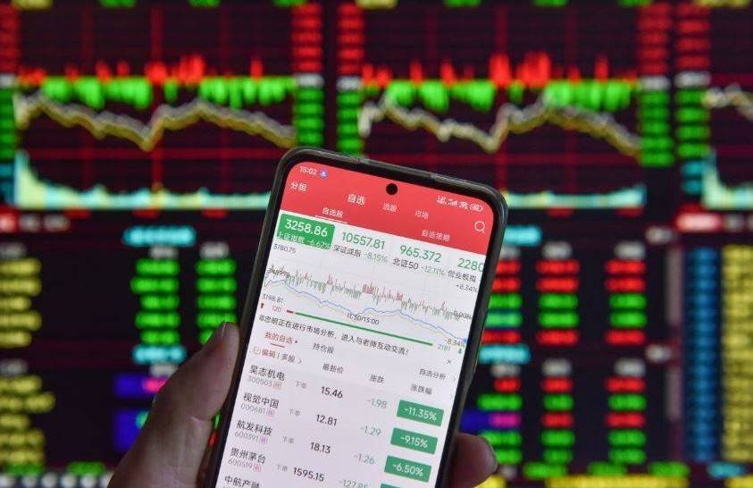 VN-Index lập đỉnh lịch sử 1.552 điểm dòng tiền bùng nổ, chờ nhịp điều chỉnh