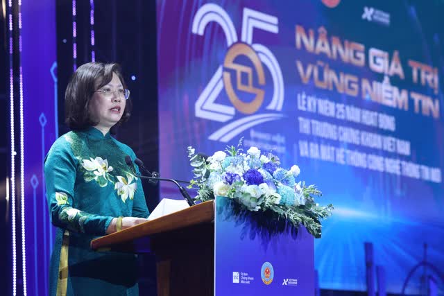 Chứng khoán Việt sau 25 năm: Quy mô vốn hóa thị trường cổ phiếu và trái phiếu đạt gần 100% GDP Chứng khoán Việt sau 25 năm: Quy mô vốn hóa thị trường cổ phiếu và trái phiếu đạt gần 100% GDP