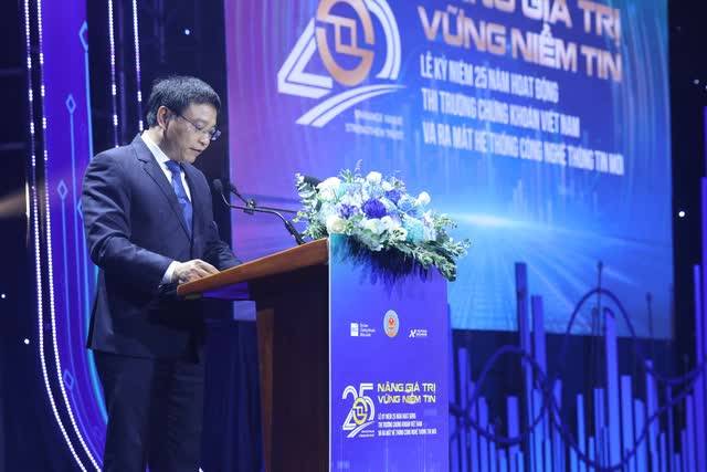 Chứng khoán Việt sau 25 năm: Quy mô vốn hóa thị trường cổ phiếu và trái phiếu đạt gần 100% GDP Chứng khoán Việt sau 25 năm: Quy mô vốn hóa thị trường cổ phiếu và trái phiếu đạt gần 100% GDP