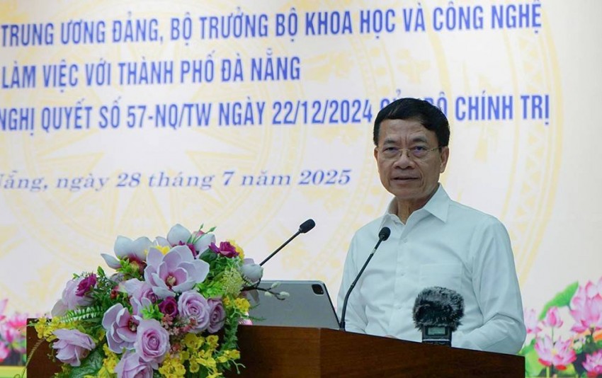  Bộ trưởng Bộ Khoa học và Công nghệ Nguyễn Mạnh Hùng phát biểu tại buổi làm việc