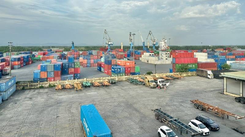 Theo chỉ đạo mới, các sở, ban, ngành và UBND các xã, phường, đặc khu trên địa bàn sẽ phải thực hiện cắt giảm ít nhất 50% thời gian giải quyết các thủ tục hành chính đang áp dụng, đặc biệt là những thủ tục liên quan đến hoạt động sản xuất, kinh doanh và đời sống dân sinh.