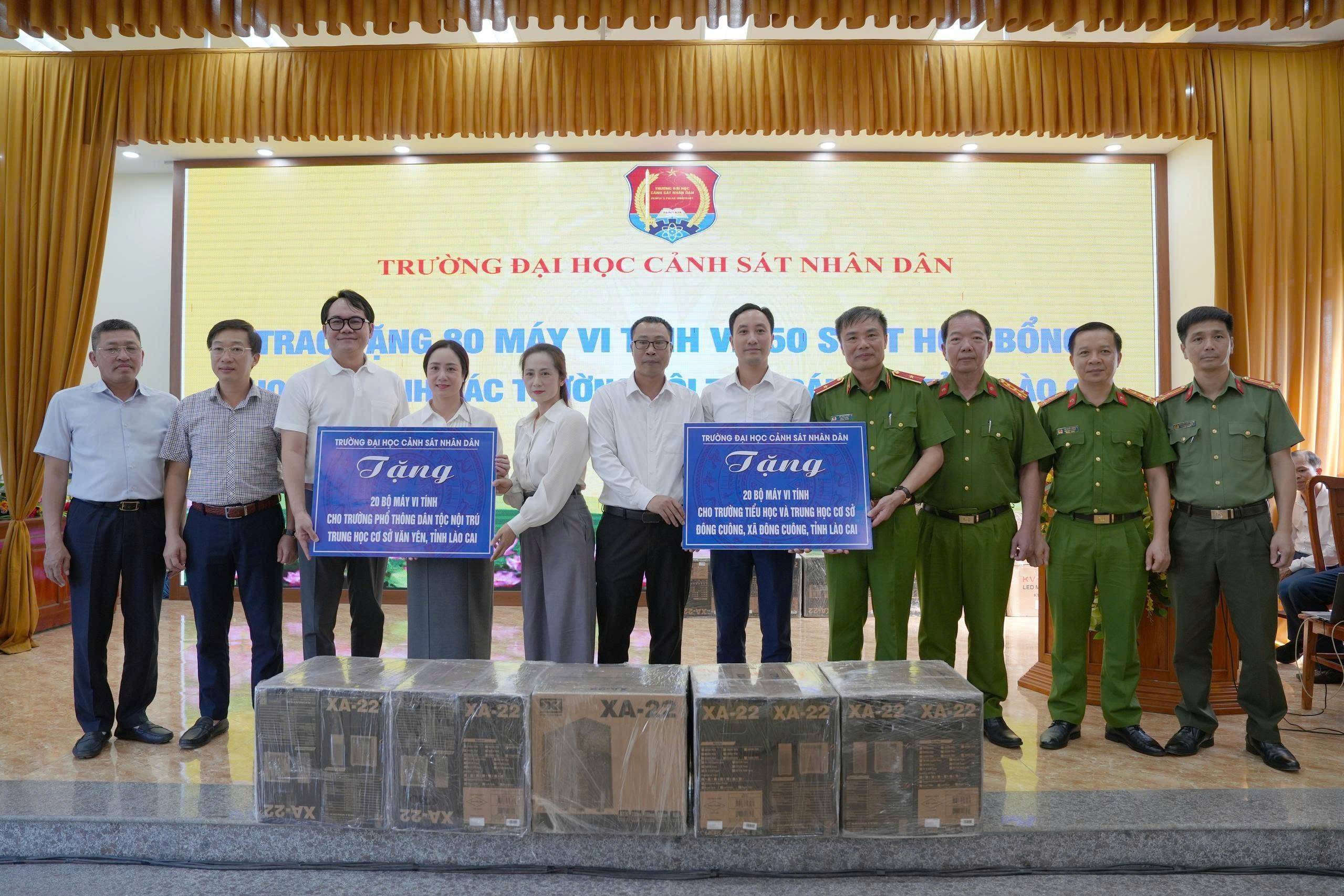 Những món quà ý nghĩa nối nhịp cầu yêu thương tại Lào Cai
