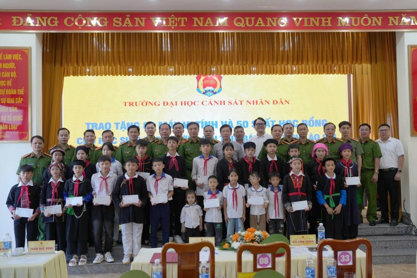 Những món quà ý nghĩa nối nhịp cầu yêu thương tại Lào Cai