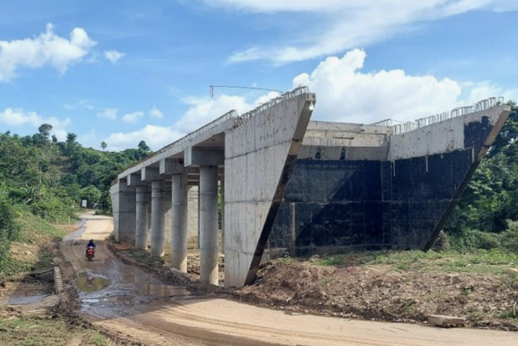 Thiếu vốn, cầu vượt lũ vùng biên Quảng Trị thi công dang dở trước mùa mưa
