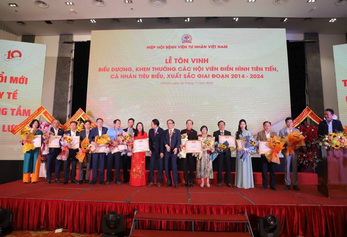 Hiệp hội Bệnh viện tư nhân Việt Nam biểu dương, khen thưởng các hội viên tiêu biểu