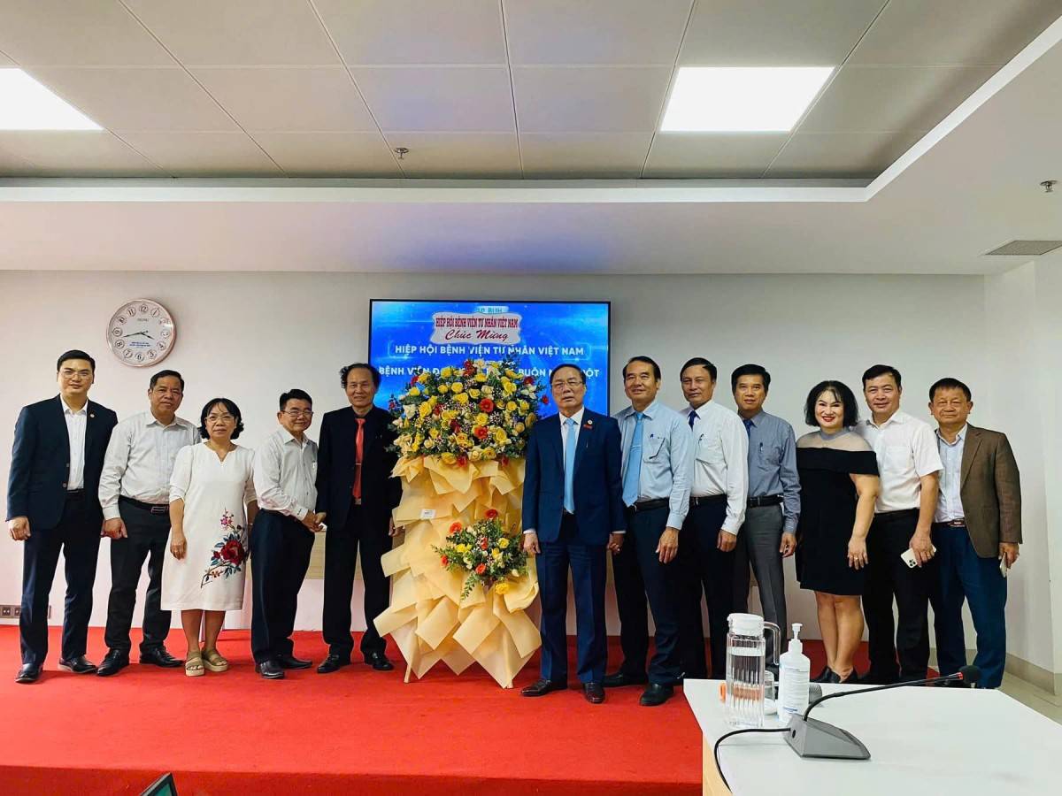 Ban Thường vụ Hiệp hội Bệnh viện tư nhân Việt Nam thăm và làm việc tại Bệnh viện Đại học Y Dược Buôn Ma Thuột, hội viên của Hiệp hội