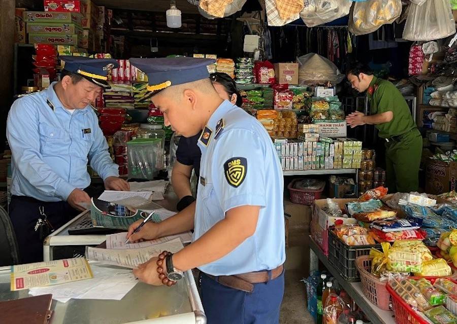 Lực lượng liên ngành Nghệ An tăng cường công tác kiểm tra, giám sát thị trường