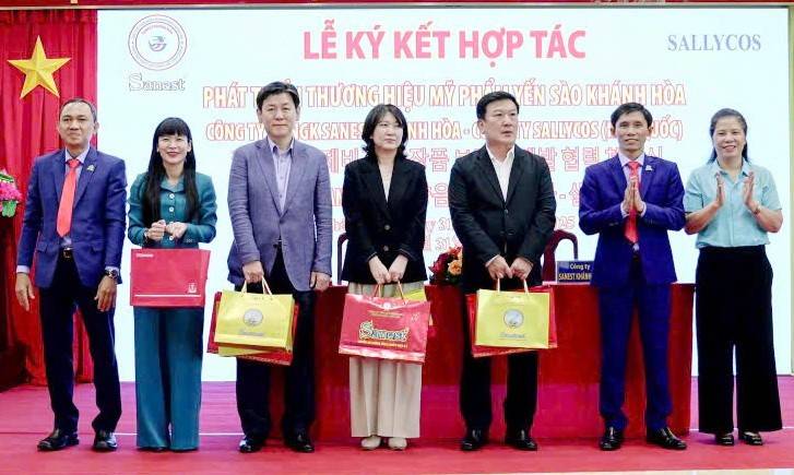 Sanest Khánh Hòa ký kết hợp tác phát triển với Công ty Sallycos