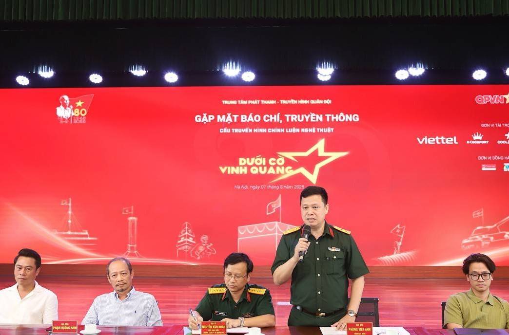 Cầu truyền hình Chương trình “Dưới cờ vinh quang”: Bản trường ca về bản lĩnh Việt Nam