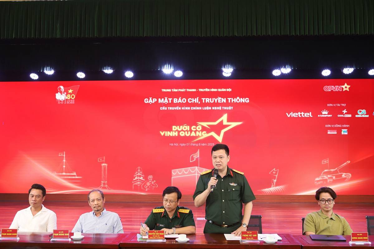 Cầu truyền hình Chương trình “Dưới cờ vinh quang”: Bản trường ca về bản lĩnh Việt Nam