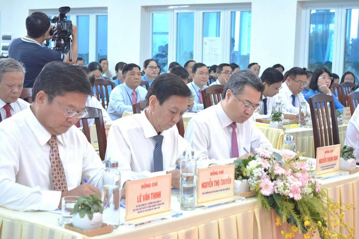 Lãnh đạo UBND TPHCM, sở ban ngành và thành viên Tổ công tác số 1 Ban Chỉ đạo đại hội của Thành ủy TPHCM đến dự