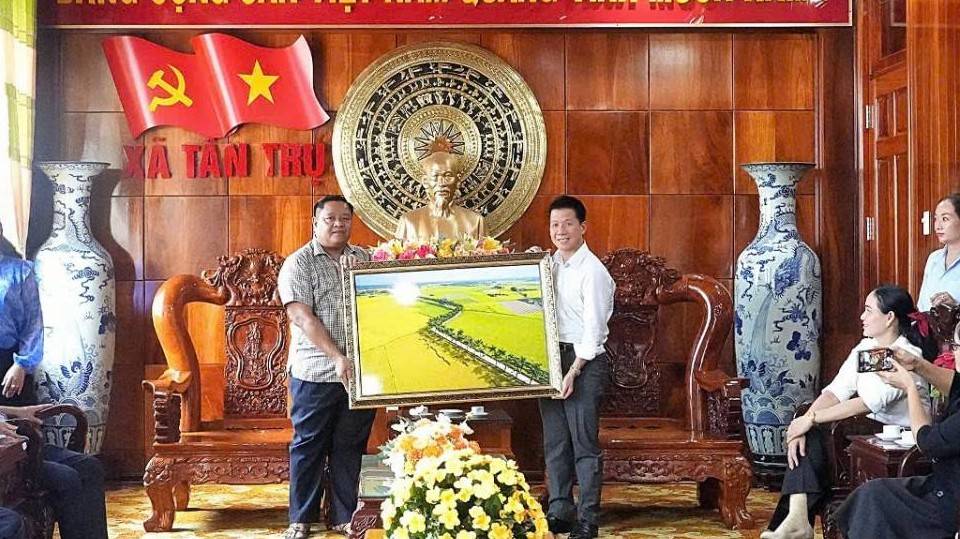 Xã Tân Trụ (Tây Ninh): Tăng cường đối thoại, đồng hành cùng doanh nghiệp phát triển bền vững