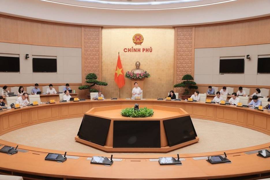 Phó Thủ tướng Hồ Đức Phớc yêu cầu NHNN tham mưu phát hành trái phiếu bằng đồng USD