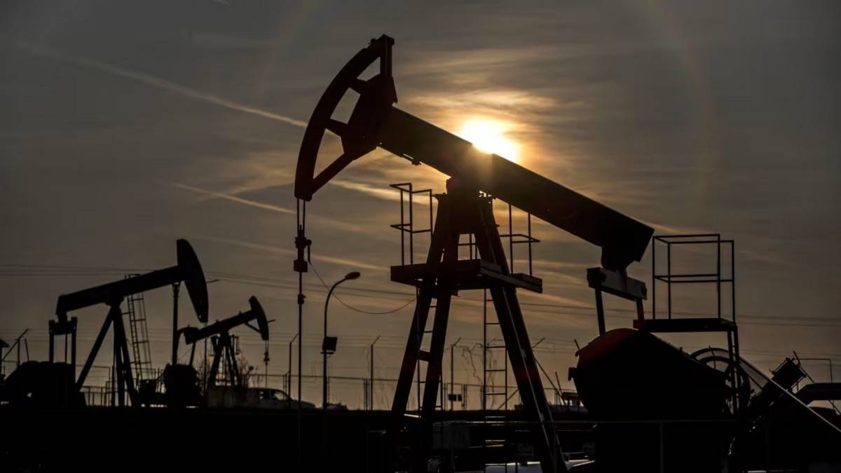 OPEC+ nâng hạn ngạch sản lượng, nguồn cung dầu “sẽ sớm dồi dào”