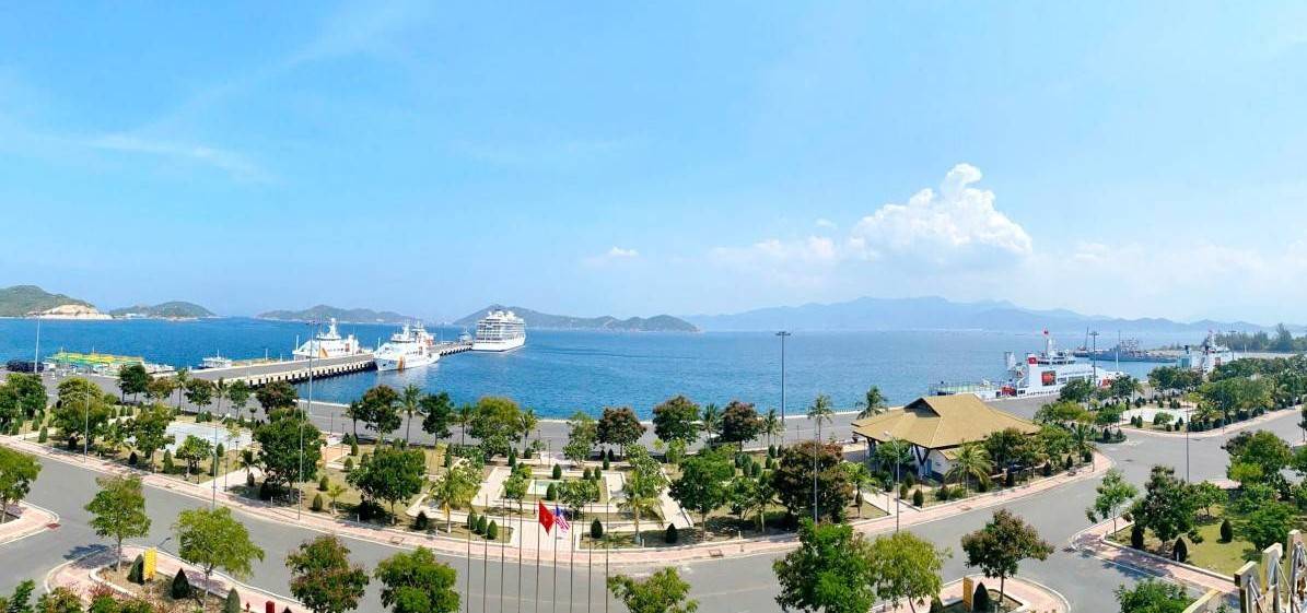Tàu biển quốc tế Ms Viking Yidun đưa 206 du khách đến Nha Trang