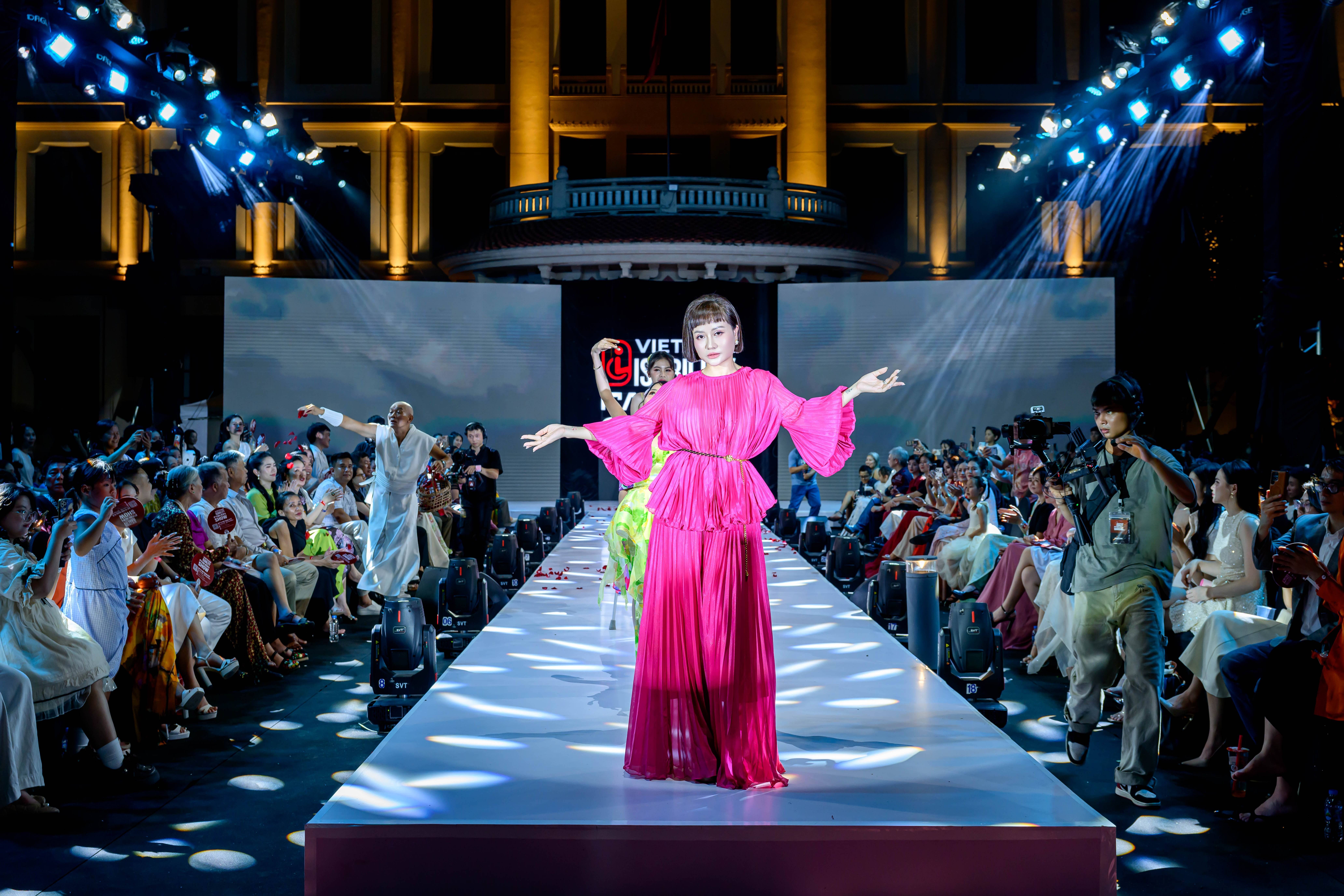 Tỏa sáng khác biệt tại Vietnam Disability Fashion Show 2025