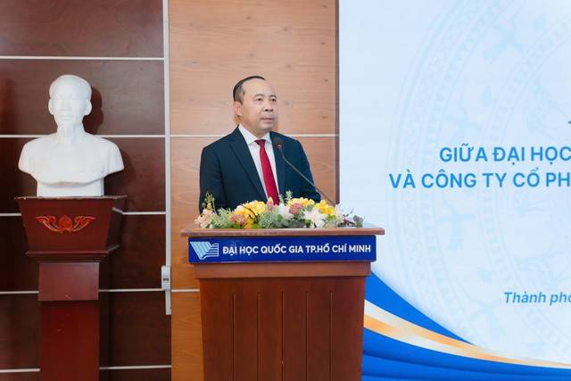 PGS.TS Vũ Hải Quân – Giám đốc ĐHQG-HCM phát biểu tại lễ ký kết