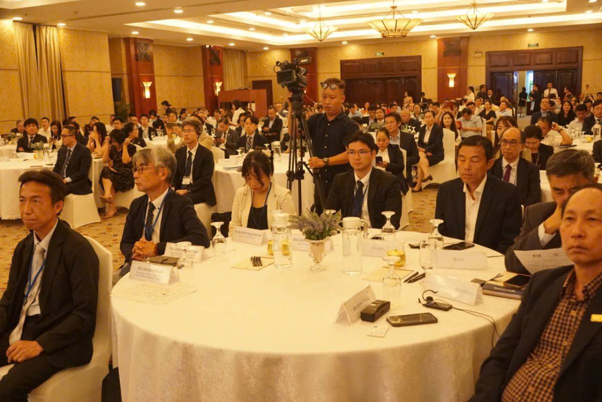 Quang cảnh Diễn đàn.