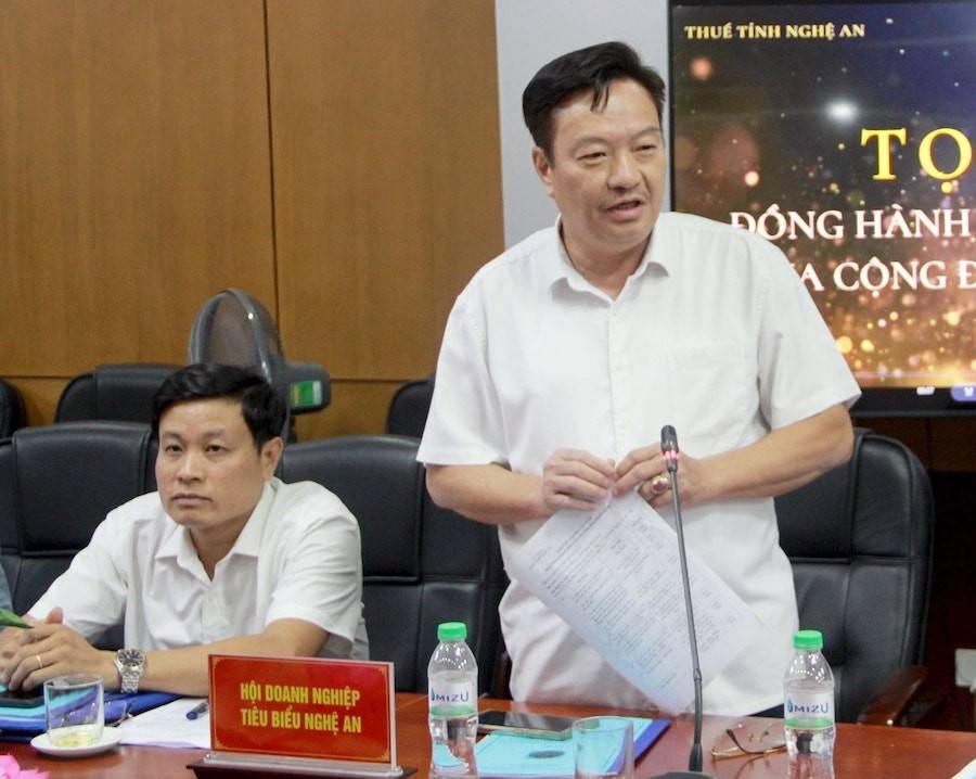 Chủ tịch Hội Doanh nghiệp tiêu biểu tỉnh Nghệ An Trần Anh Sơn nêu kiến nghị, đề xuất tại buổi toạ đàm