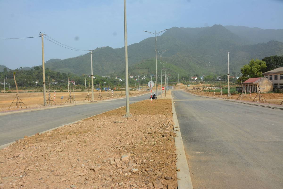 KCN Yên Quang (Phú Thọ) được trang bị hệ thống đường giao thông nội bộ rộng rãi, giúp việc di chuyển hàng hóa giữa các nhà máy diễn ra nhanh chóng