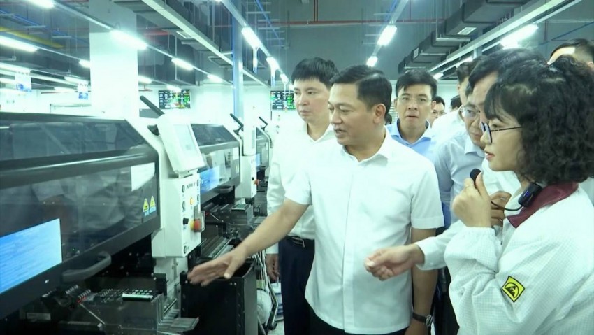 Phó Chủ tịch UBND tỉnh Nguyễn Cao Sơn thăm Công ty Wistron Infocomm Việt Nam (KCN Đồng văn III). Phó Chủ tịch UBND tỉnh Nguyễn Cao Sơn thăm Công ty Wistron Infocomm Việt Nam (KCN Đồng văn III).