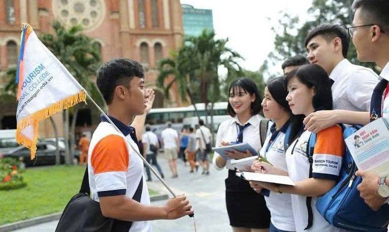 Hướng dẫn viên – “Người kể chuyện” trong không gian mới