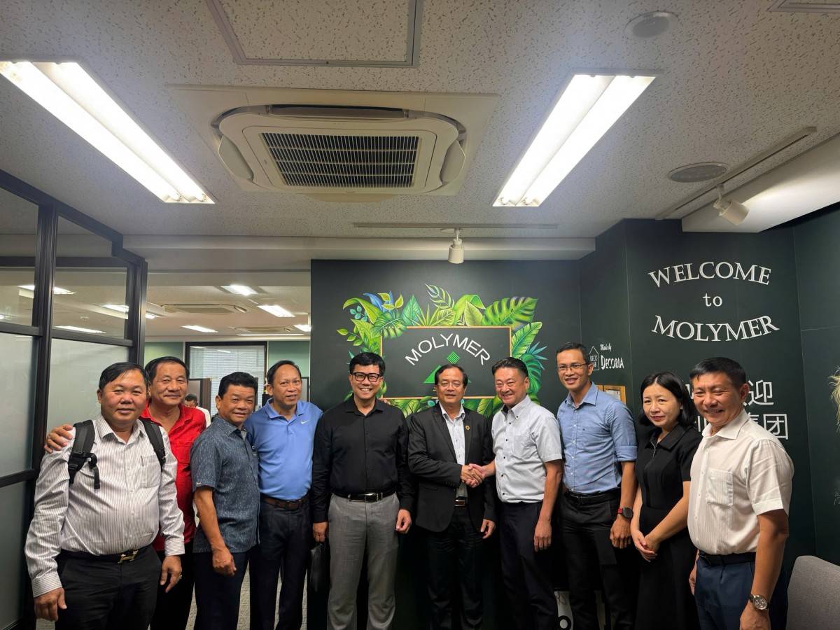 Đoàn công tác làm việc tại Tập đoàn Molymer