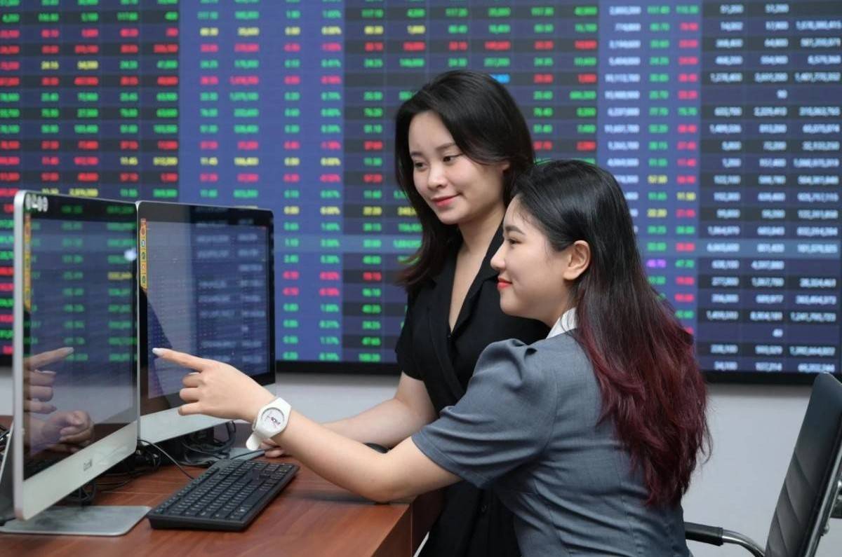 Dòng tiền chốt lời, chứng khoán điều chỉnh sau chuỗi ngày thăng hoa