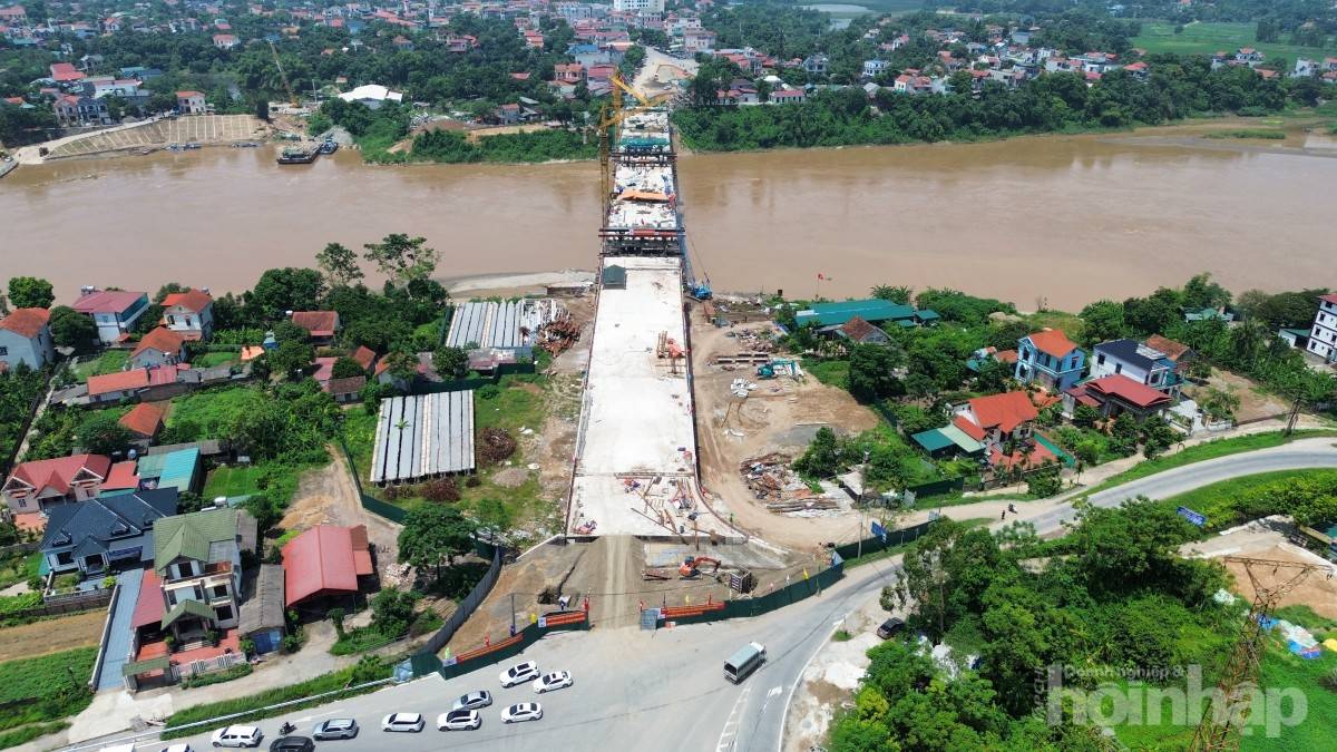 Cầu Phong Châu mới: Nối lại nhịp sống đôi bờ trước ngày hợp long