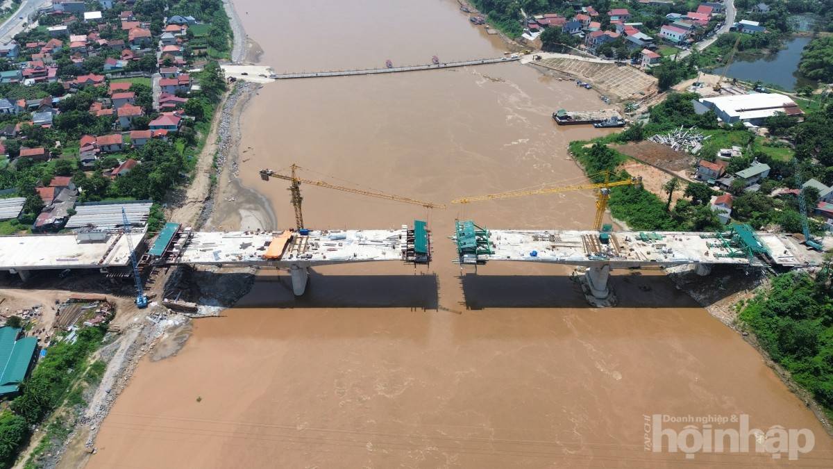 Cầu Phong Châu mới: Nối lại nhịp sống đôi bờ trước ngày hợp long