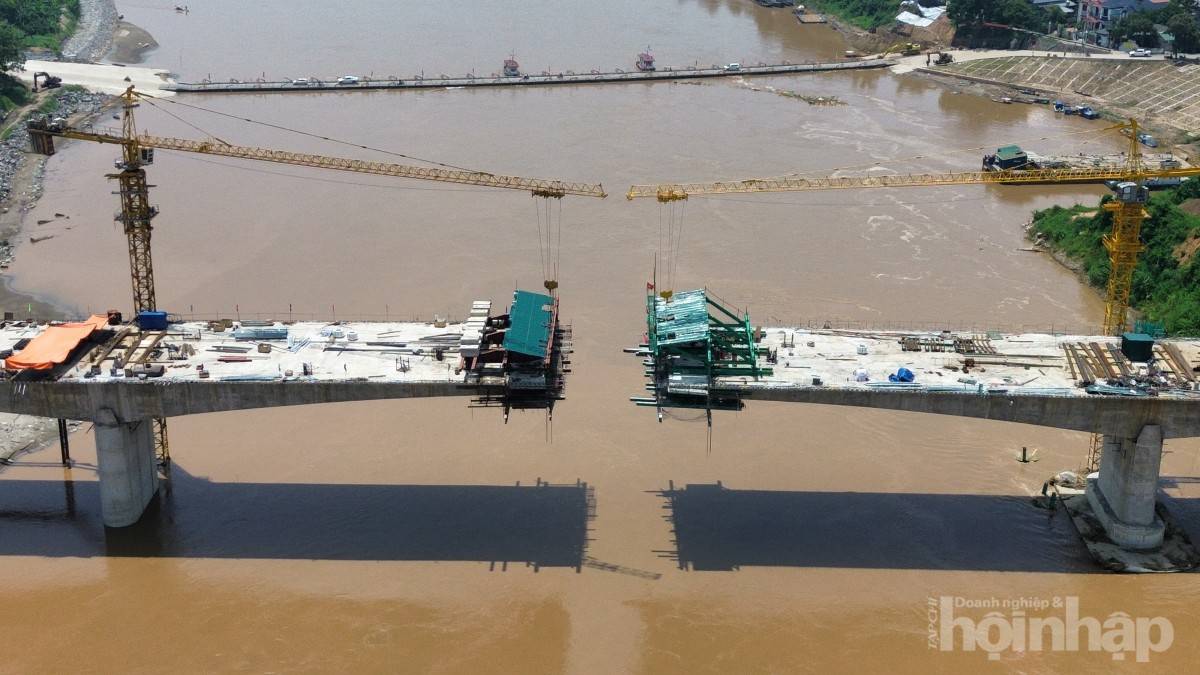 Cầu Phong Châu mới: Nối lại nhịp sống đôi bờ trước ngày hợp long