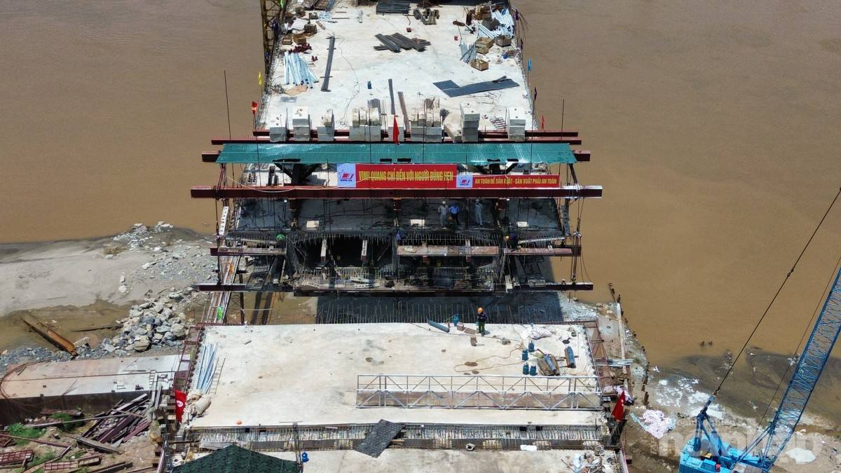 Cầu Phong Châu mới: Nối lại nhịp sống đôi bờ trước ngày hợp long