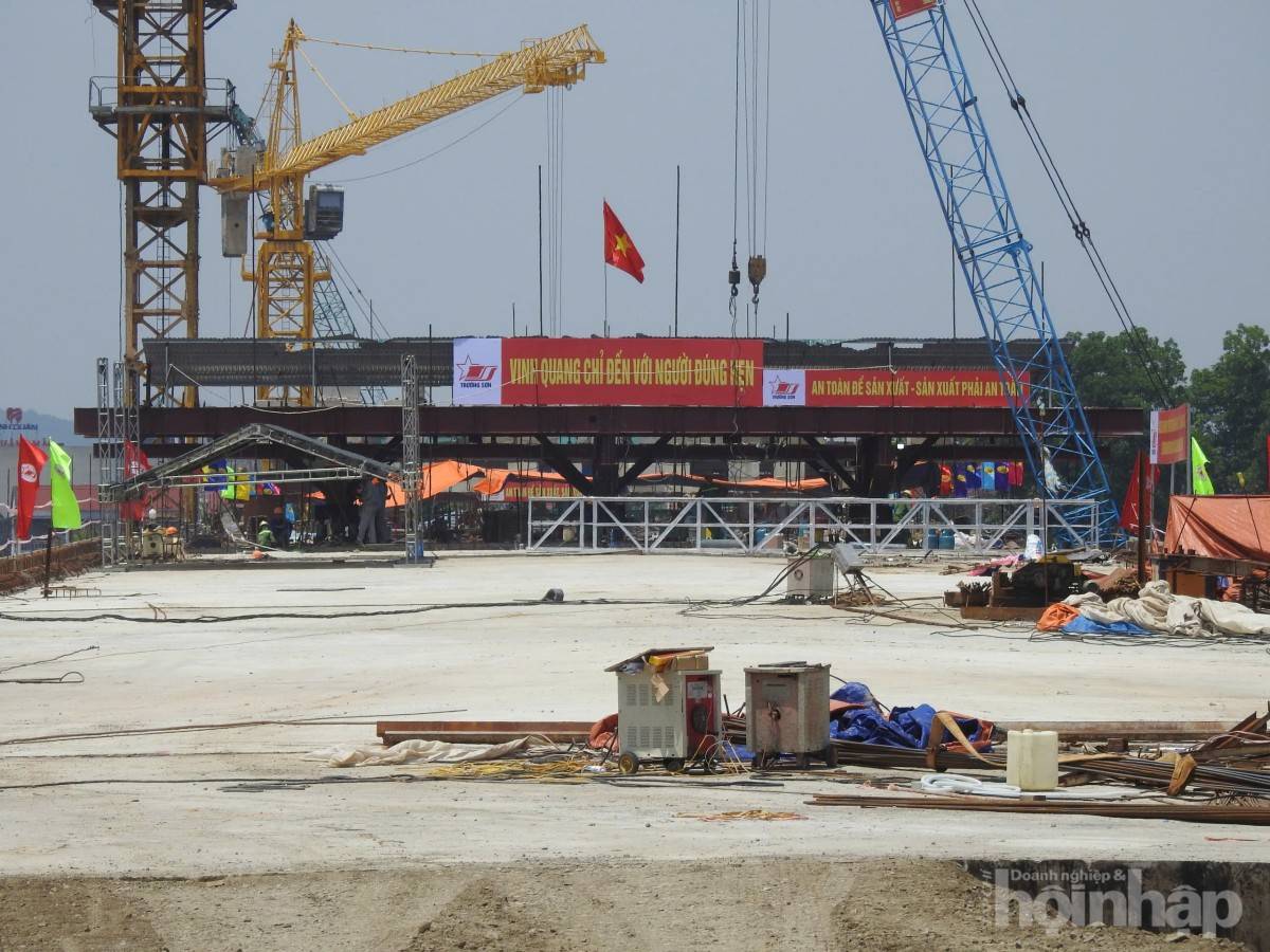 Cầu Phong Châu mới: Nối lại nhịp sống đôi bờ trước ngày hợp long