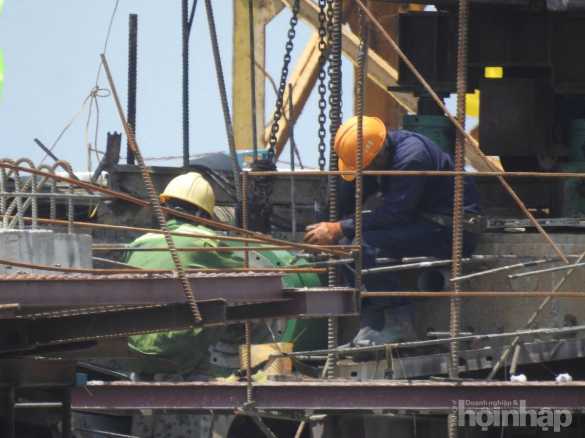 Cầu Phong Châu mới: Nối lại nhịp sống đôi bờ trước ngày hợp long