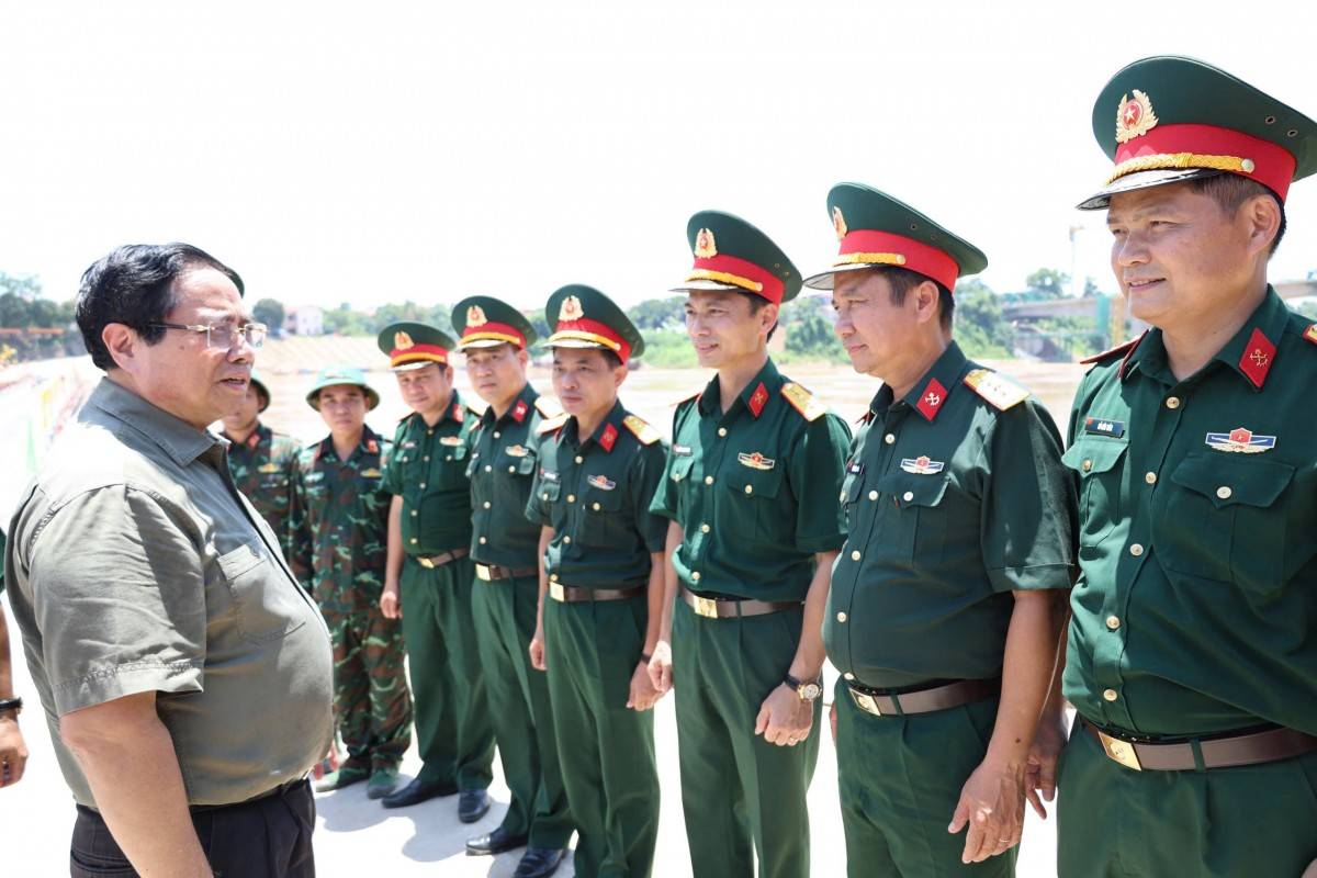 Thủ tướng động viên Lữ đoàn 249 giữ “mạch nối” giao thông cầu Phong Châu