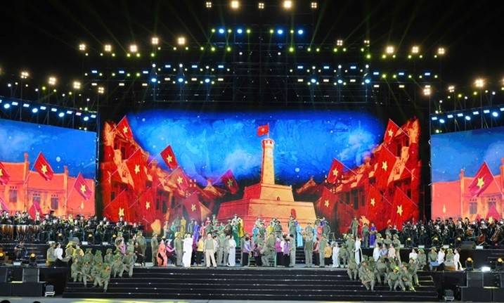 Tổng Bí thư Tô Lâm dự chương trình “Dưới cờ vinh quang”