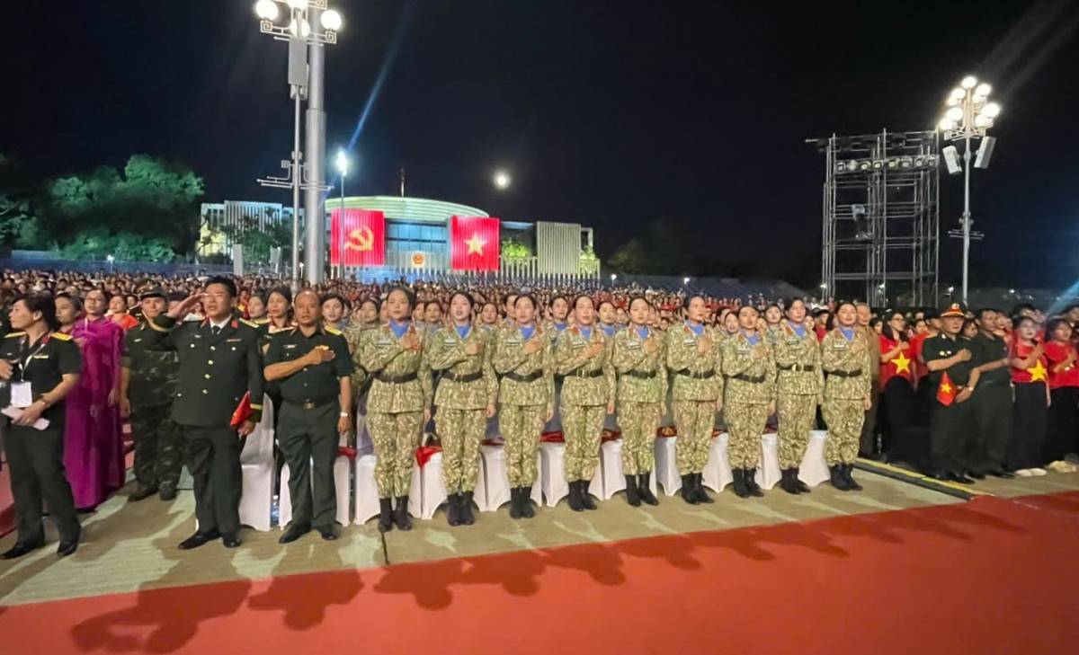 Tổng Bí thư Tô Lâm dự chương trình “Dưới cờ vinh quang”