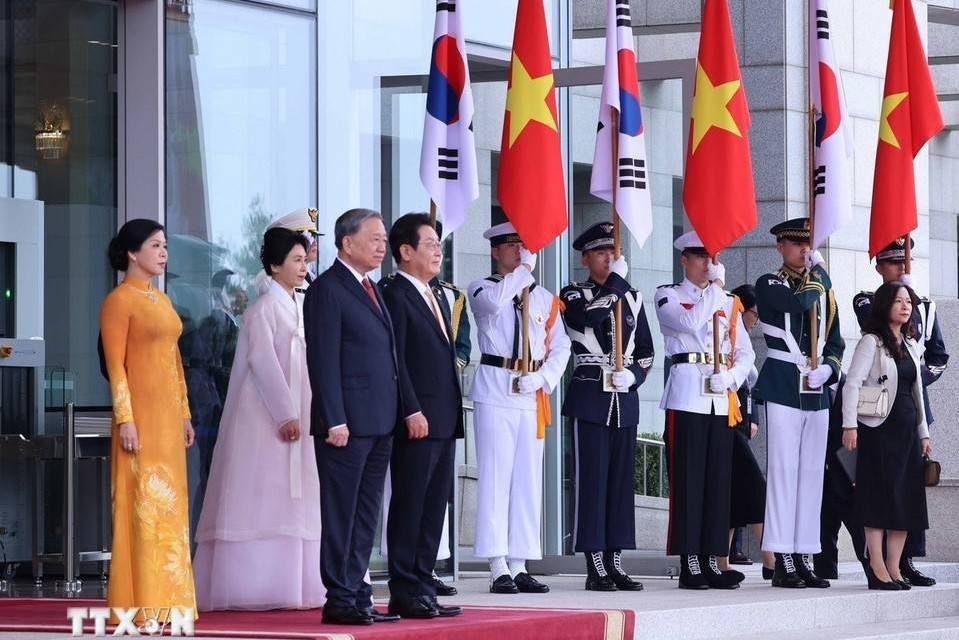 Tổng thống Hàn Quốc chủ trì Lễ đón trọng thể Tổng Bí thư Tô Lâm và Phu nhân