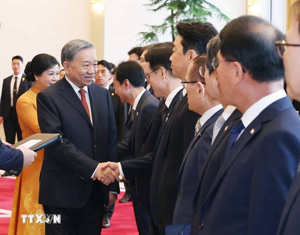 Tổng Bí thư Tô Lâm và thành viên đoàn chính thức của Hàn Quốc - Ảnh: TTXVN