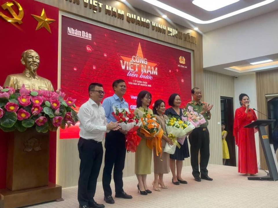 Hoạt động đi bộ toàn quốc “Cùng Việt Nam tiến bước”